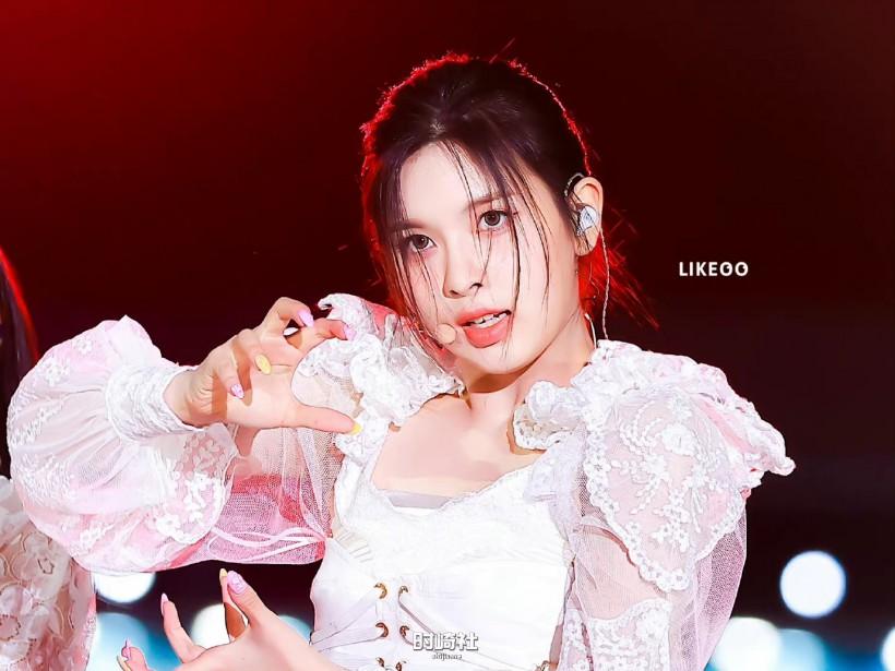 BAE裴真率隶属哪个女团成员？眼神散发怎样气场！展现独特视觉冲击力？