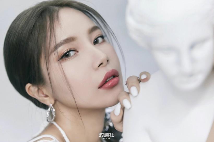 颂乐Yong-sun Kim隶属哪个女团成员？何时发行首张个人专辑SOLO出道？