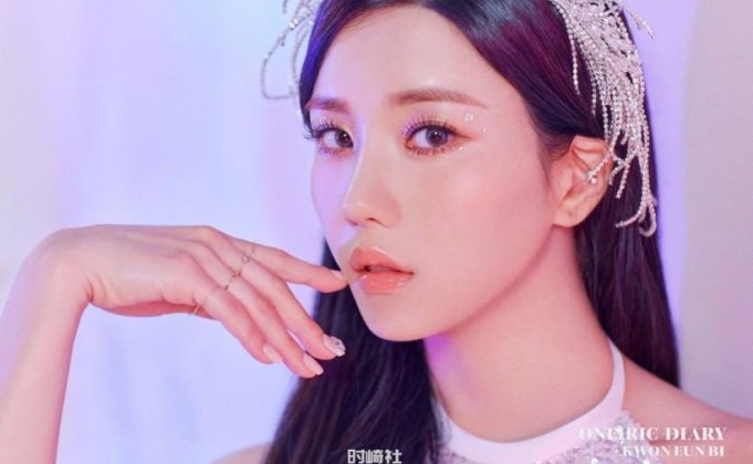 彰显怎样干练美貌？曾为哪些组合艺人充当伴舞？矮子王IZONE队长是谁？