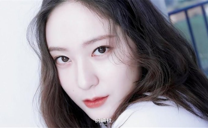 她为何性格腼腆总给人高冷感？Jung Soo Jung郑秀晶隶属哪个女团忙内？