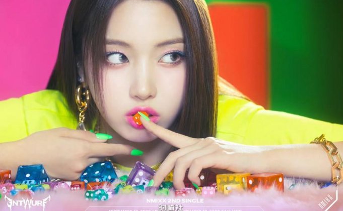 她展现出怎样强烈能量和饱满动力？Kim Jiwoo金智佑隶属哪个女团成员？