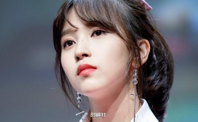 她展现出何种独特魅力与气质？Myoi Mina名井南隶属哪个女团日本成员？