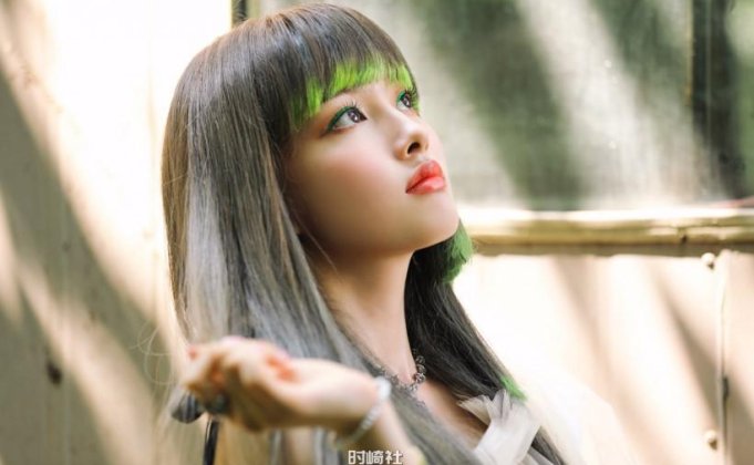 她凭借怎样个性嗓音令人印象深刻？Sim Jayun沈姿润隶属哪个女团成员？