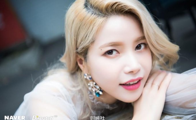 何时发行首张个人专辑SOLO出道？颂乐Yong-sun Kim隶属哪个女团成员？