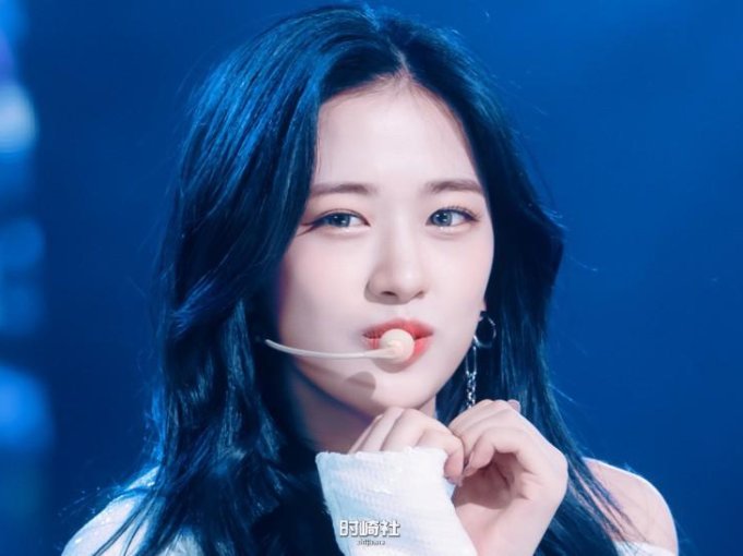 拥有怎样不逊色专业模特身高？An YuJin安宥真是哪个女团成员转型成功？