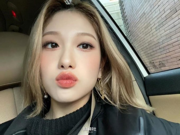 她怎样营造特色清爽时尚气氛?Seo-yeon Lee李瑞渊隶属哪个女团成员?