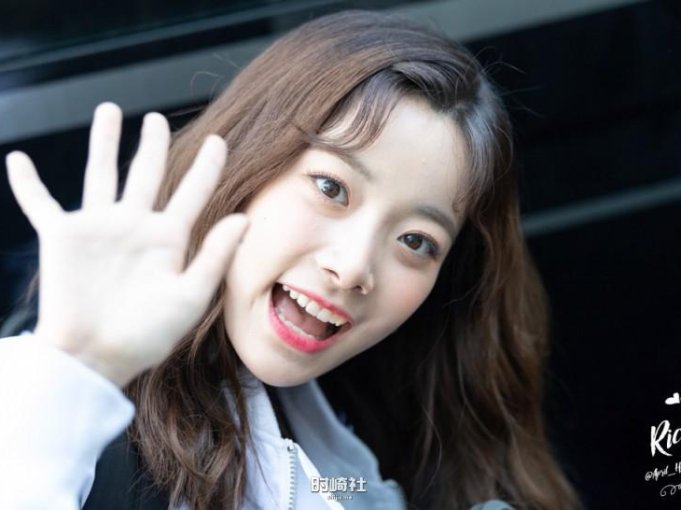 她凭借怎样少女模样惹人喜爱？Lee Hyun Joo李玹珠隶属哪个女团成员？