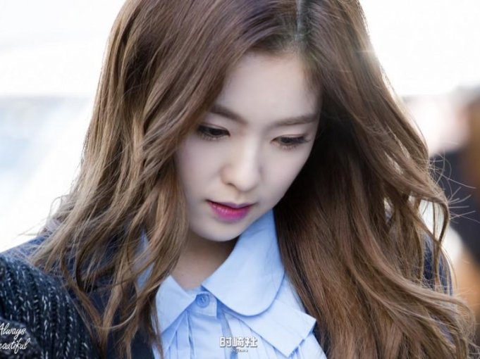 为何被称韩娱圈出名“脸赞美女”之一？IRENE裴珠泫隶属哪个女团成员？
