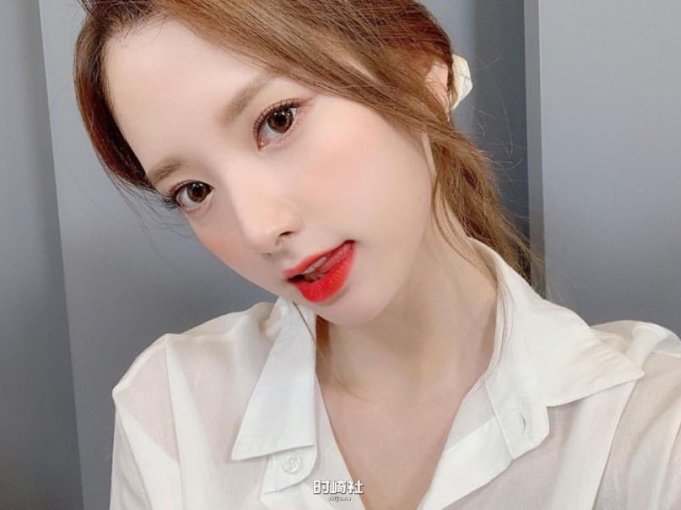 在哪首歌曲中展示神秘魅力展现动感一面?BONA苞娜隶属哪个女团成员?